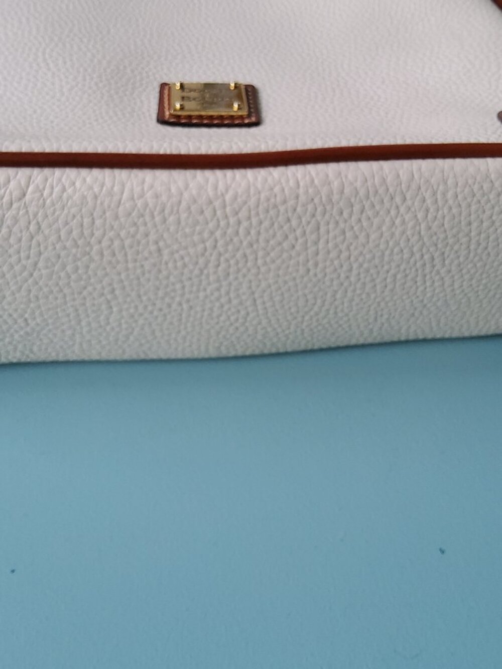 Dooney & Bourke Like new Pebble Grain Crossbody Handbag in Bone - Picture 7 of 12
